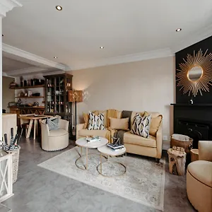 Cape Finest Located In De Waterkant Guest house